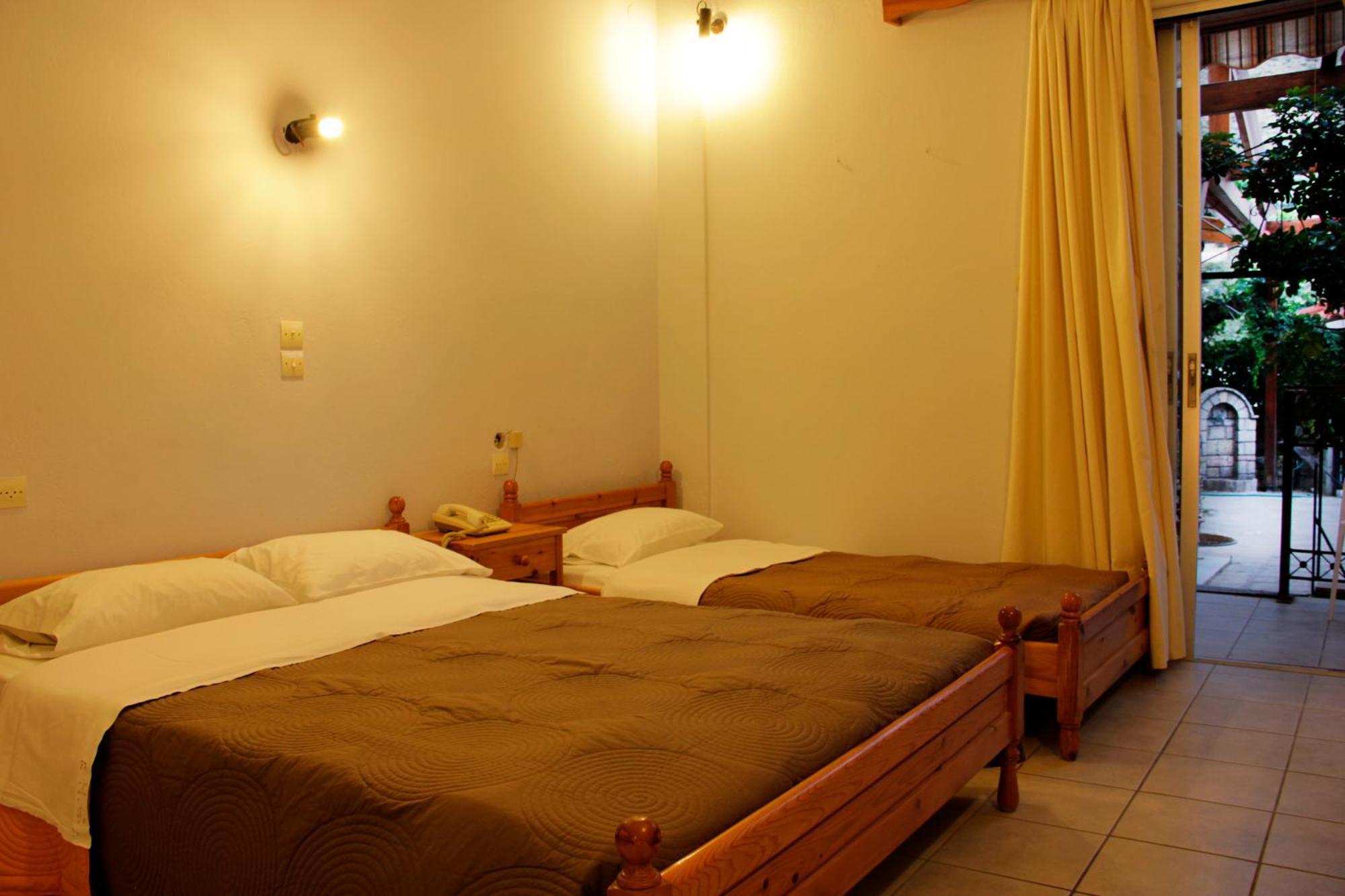 Hotel Galaxias Agioi Pandes Bagian luar foto