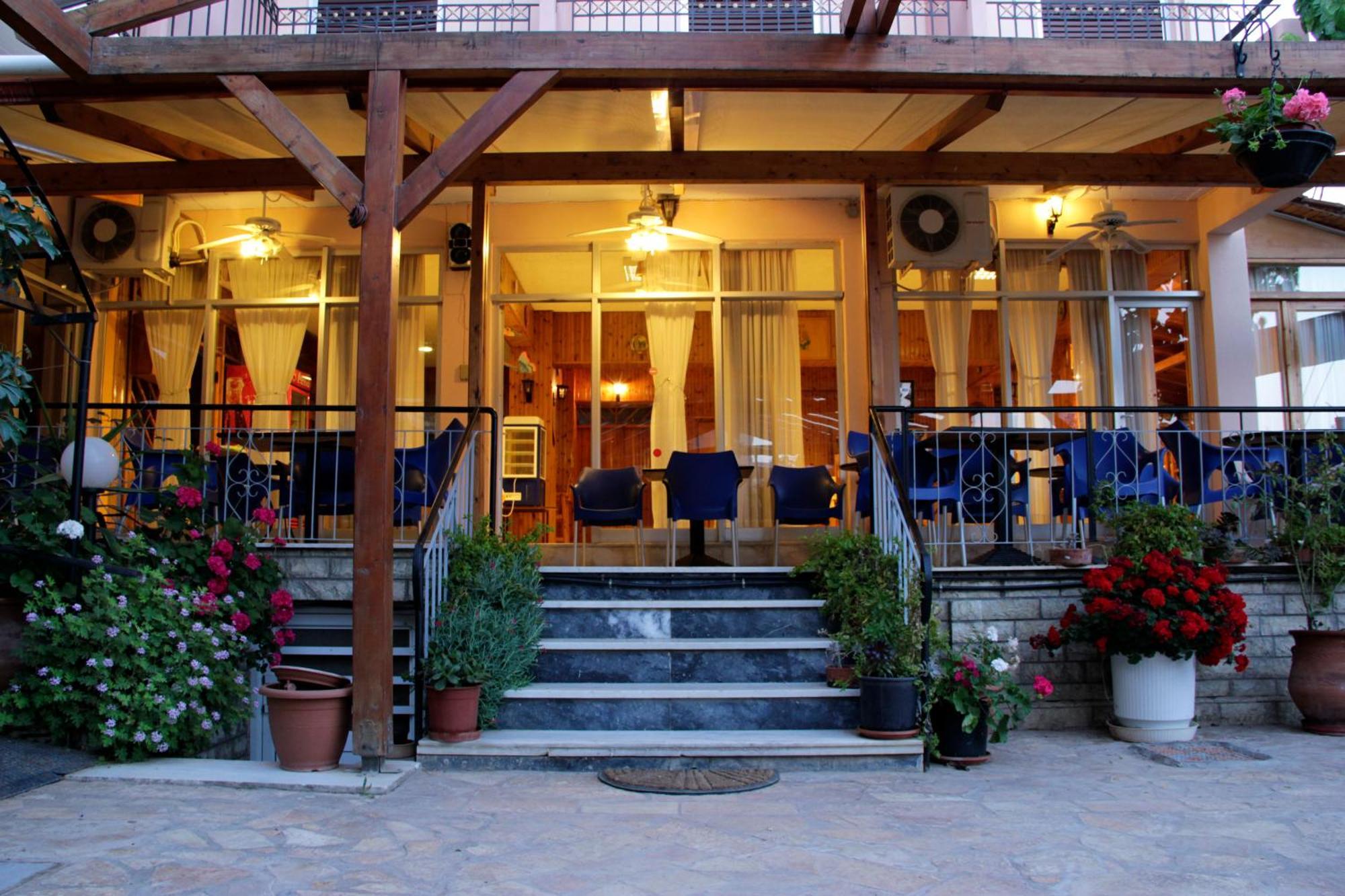 Hotel Galaxias Agioi Pandes Bagian luar foto